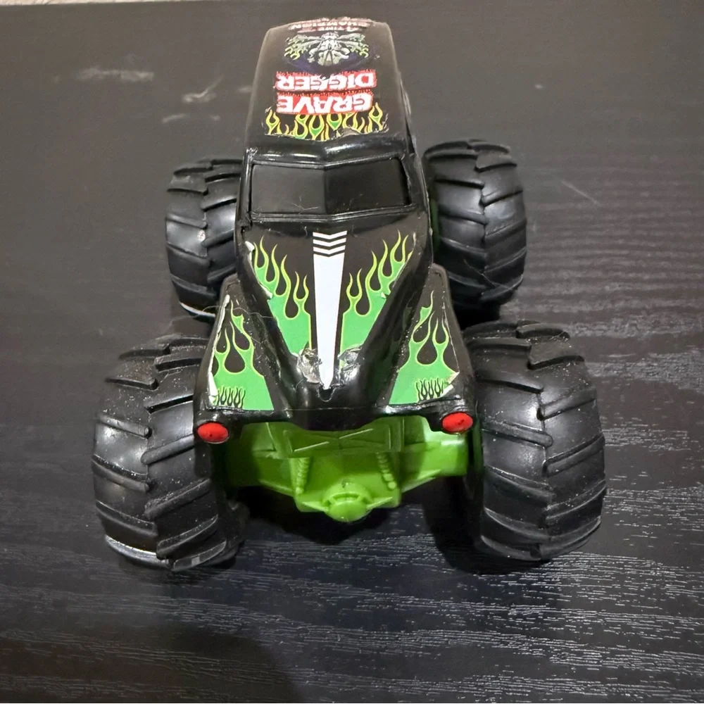 Hot Wheels Monster Jam Grave Digger Monster Truck Toy Kids Play Vehicle‎